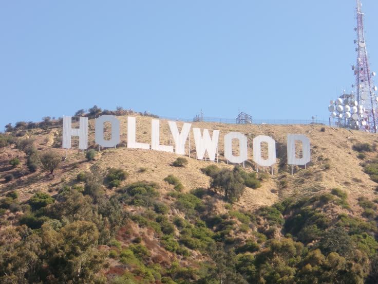 Hollywood Sign di bukit