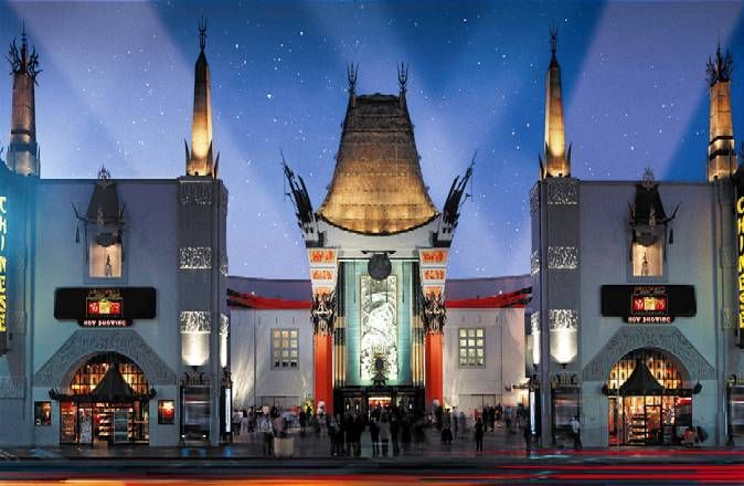 TCL Chinese Theatre pada malam hari