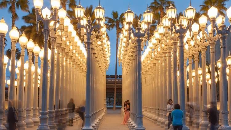 Instalasi Urban Light di LACMA